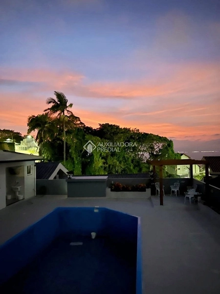 Casa 4 dormitórios para alugar em Florianópolis - 3 suítes, 5 vagas, piscina e vista deslumbrante: 31ª foto da galeria de imagens do imóvel