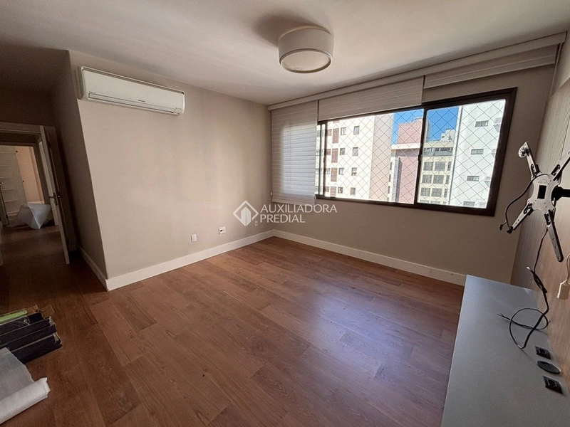 Apartamento reformado com 3 dormitórios | Centro de Florianópolis | Próximo ao Beiramar: 2ª foto da galeria de imagens do imóvel