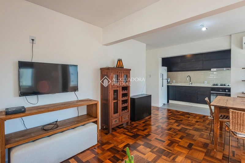Apartamento mobiliado com 2 quartos - reformado - Centro - Florianópolis/SC: 2ª foto da galeria de imagens do imóvel