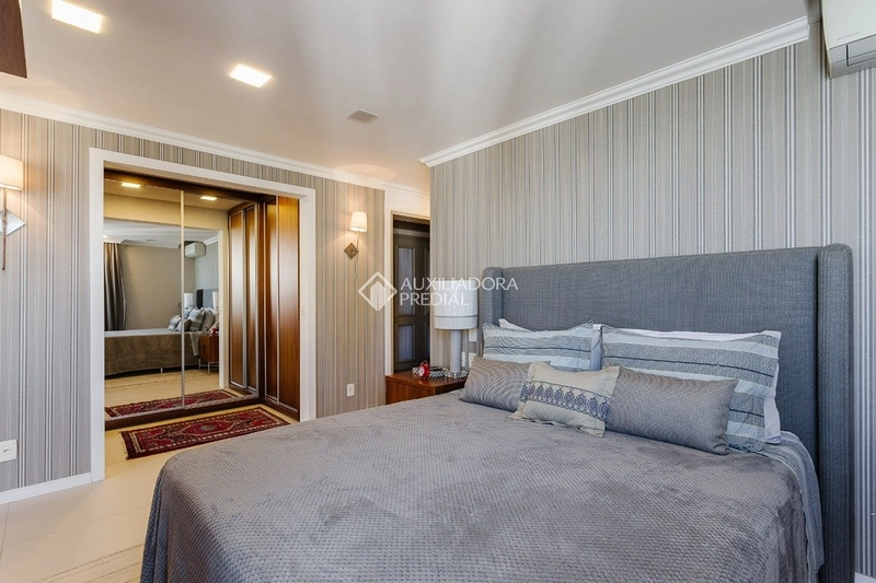 Cobertura duplex de luxo à venda na Agronômica | Vista panorâmica para a Beira-Mar Norte: 36ª foto da galeria de imagens do imóvel