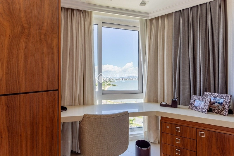 Cobertura duplex de luxo à venda na Agronômica | Vista panorâmica para a Beira-Mar Norte: 37ª foto da galeria de imagens do imóvel