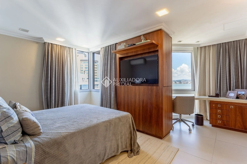 Cobertura duplex de luxo à venda na Agronômica | Vista panorâmica para a Beira-Mar Norte: 34ª foto da galeria de imagens do imóvel