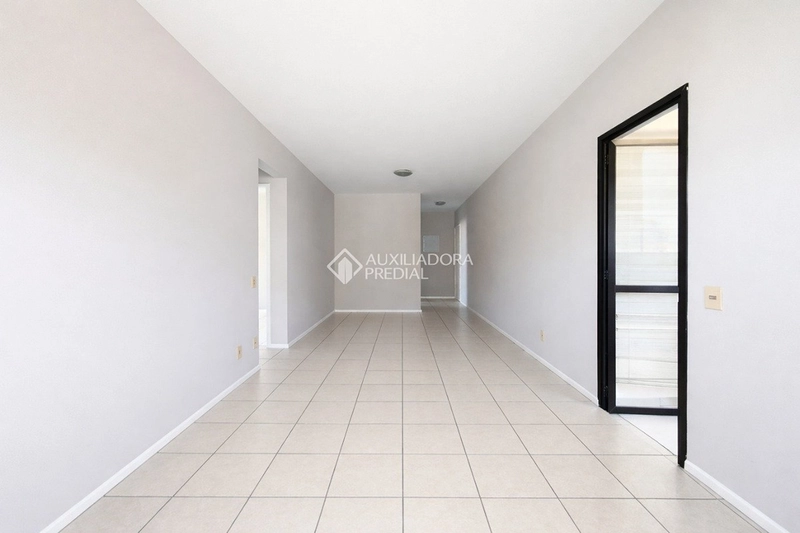 Apartamento para alugar no Centro de Florianópolis | 2 dormitórios | Próximo à Av. Mauro Ramos: 2ª foto da galeria de imagens do imóvel