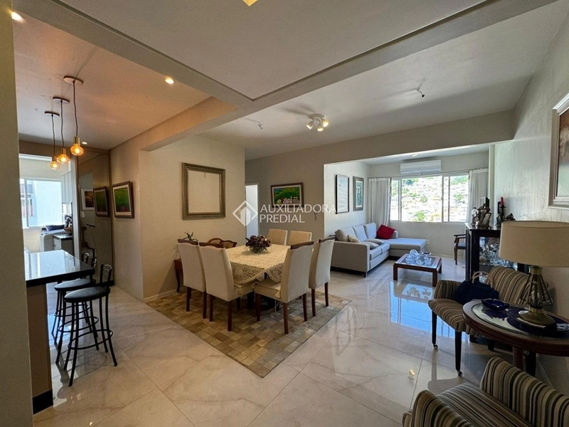 Apartamento reformado à venda no Centro de Florianópolis | 3 dormitórios | 105 m²: 1ª foto da galeria de imagens do imóvel