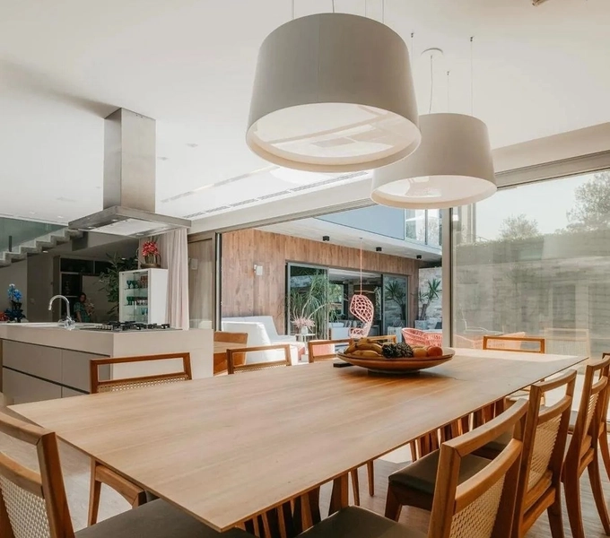 Casa em condomínio de alto padrão em Cacupé | 4 suítes | Vista para o mar: 4ª foto da galeria de imagens do imóvel