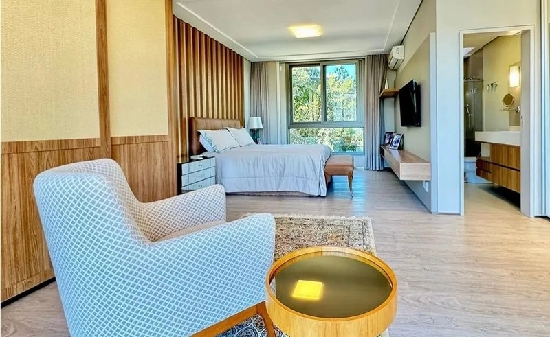 Casa em condomínio de alto padrão em Cacupé | 4 suítes | Vista para o mar: 11ª foto da galeria de imagens do imóvel