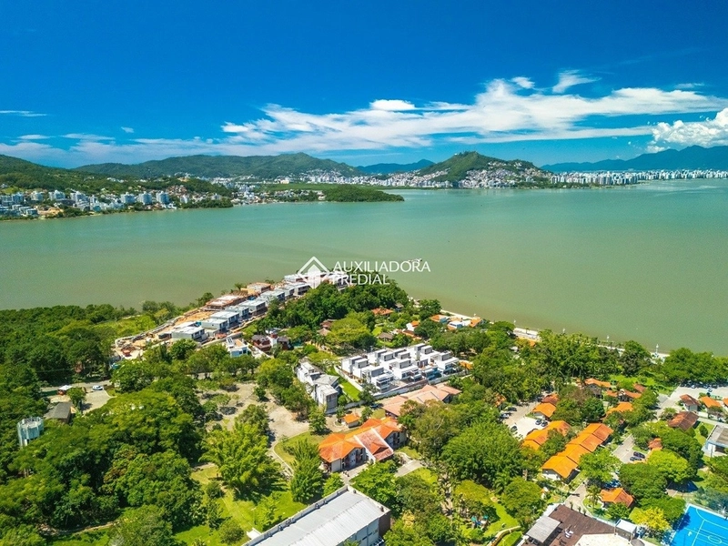 Casa para alugar em condomínio fechado em Cacupé | 3 suítes | Piscina | Florianópolis: 2ª foto da galeria de imagens do imóvel