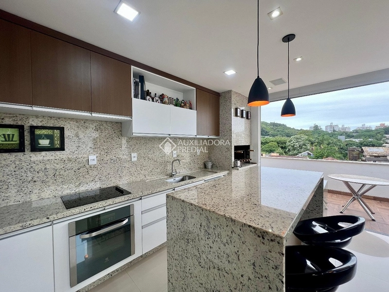 Cobertura linear com vista para o mar à venda no João Paulo | Florianópolis: 2ª foto da galeria de imagens do imóvel