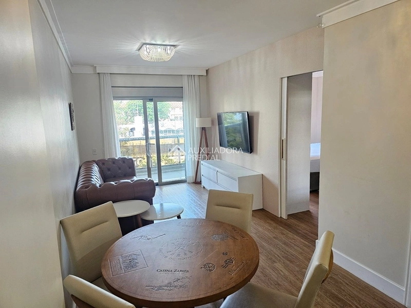 Studio mobiliado para locação no Centro de Florianópolis | Com vaga: 1ª foto da galeria de imagens do imóvel