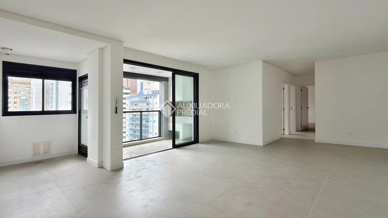 OPORTUNIDADE NO CENTRO DE FLORIANÓPOLIS – 3 DORMITÓRIOS, 2 VAGAS E HOBBY BOX: 1ª foto da galeria de imagens do imóvel