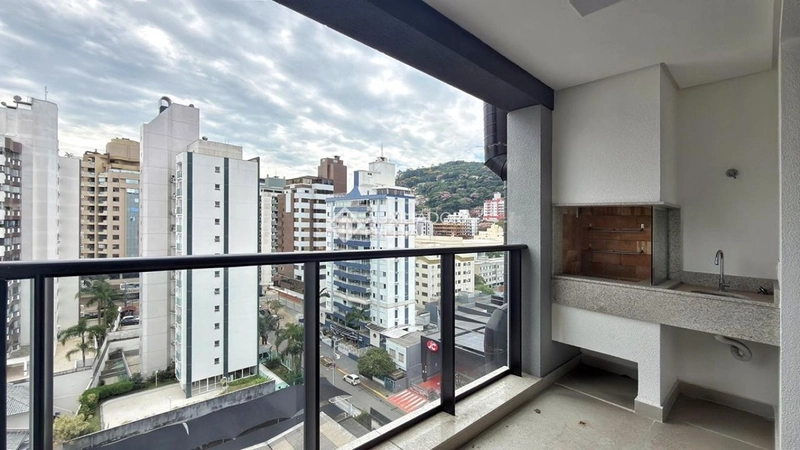 OPORTUNIDADE NO CENTRO DE FLORIANÓPOLIS – 3 DORMITÓRIOS, 2 VAGAS E HOBBY BOX: 2ª foto da galeria de imagens do imóvel