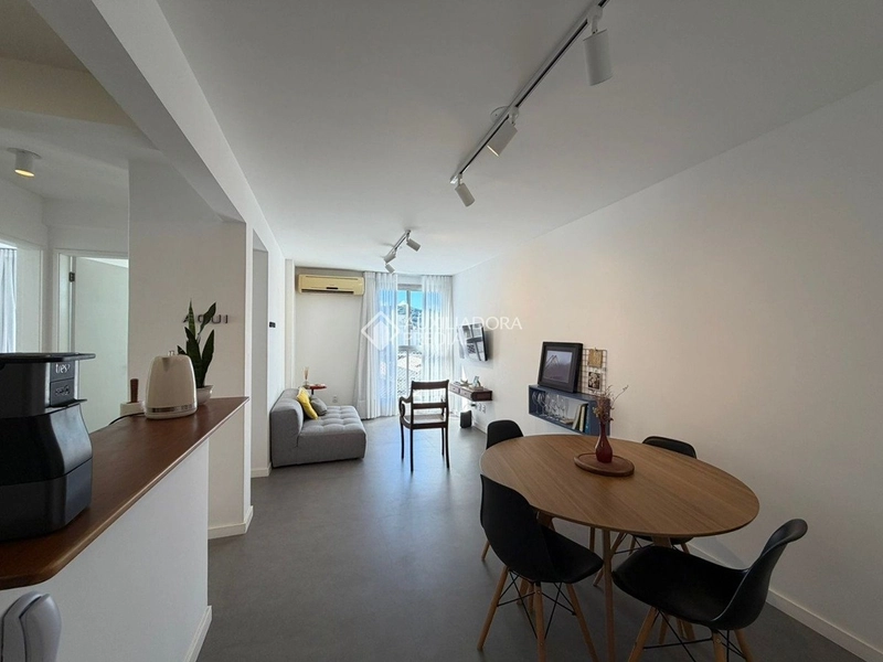 Apartamento reformado no Centro de Florianópolis | 2 dormitórios + vaga: 2ª foto da galeria de imagens do imóvel