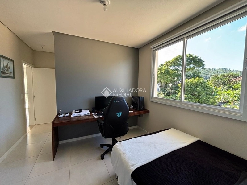 Casa semi mobiliada para aluguel em Florianópolis | 3 suítes | piscina privativa | alto padrão: 10ª foto da galeria de imagens do imóvel