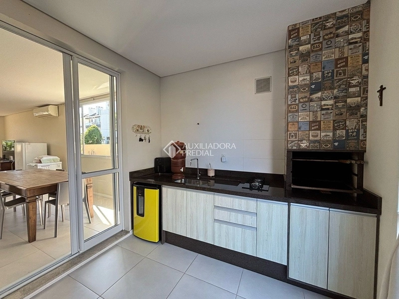 Casa semi mobiliada para aluguel em Florianópolis | 3 suítes | piscina privativa | alto padrão: 7ª foto da galeria de imagens do imóvel