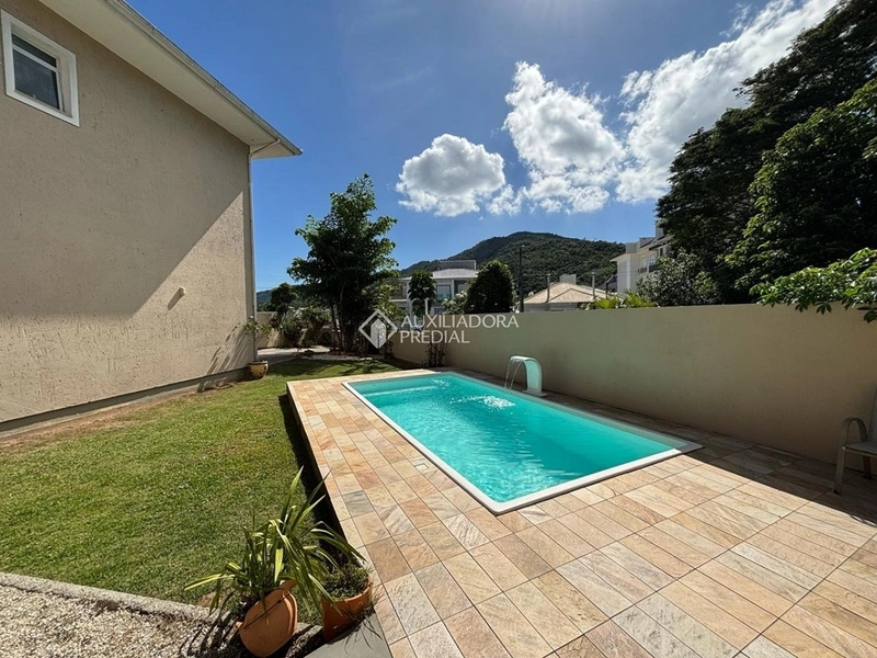 Casa semi mobiliada para aluguel em Florianópolis | 3 suítes | piscina privativa | alto padrão: 5ª foto da galeria de imagens do imóvel