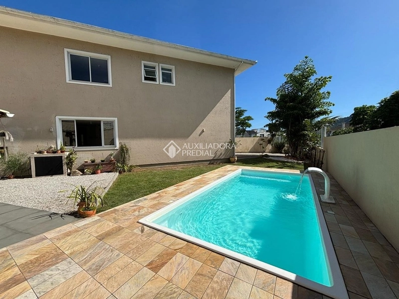 Casa semi mobiliada para aluguel em Florianópolis | 3 suítes | piscina privativa | alto padrão: 6ª foto da galeria de imagens do imóvel