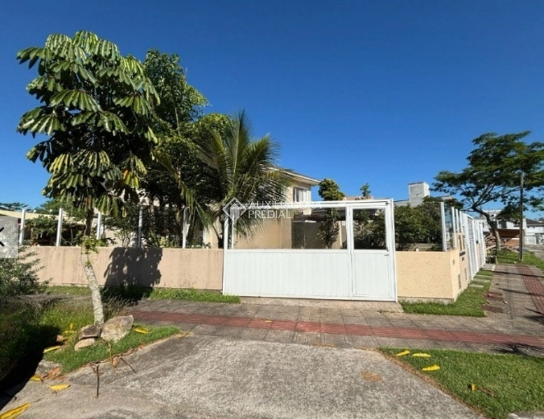 Casa semi mobiliada para aluguel em Florianópolis | 3 suítes | piscina privativa | alto padrão: 3ª foto da galeria de imagens do imóvel