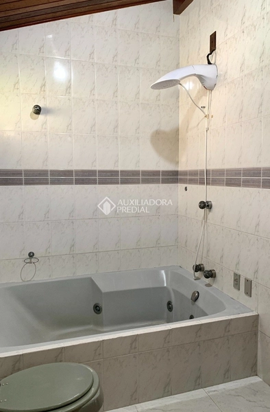 Casa com vista para o mar à venda em Itaguaçu | 406 m² construídos | Florianópolis: 28ª foto da galeria de imagens do imóvel