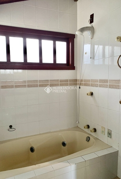 Casa com vista para o mar à venda em Itaguaçu | 406 m² construídos | Florianópolis: 35ª foto da galeria de imagens do imóvel