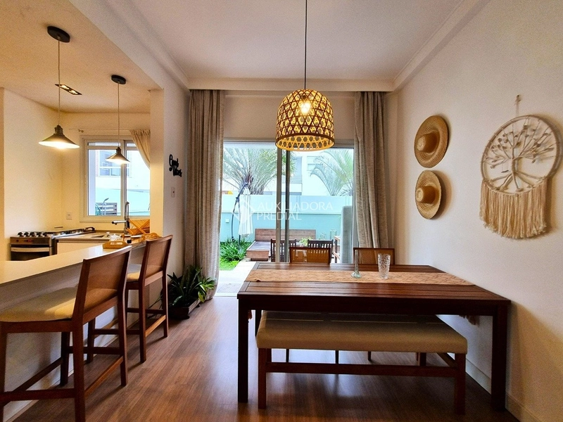 Apartamento Garden mobiliado à venda | 2 dormitórios | Quintal com deck | Próximo à praia: 2ª foto da galeria de imagens do imóvel