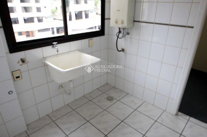 Apartamento para alugar na Agronômica Florianópolis | 3 dormitórios (1 suíte) | vaga | próximo à Beira-Mar Norte: 7ª foto da galeria de imagens do imóvel