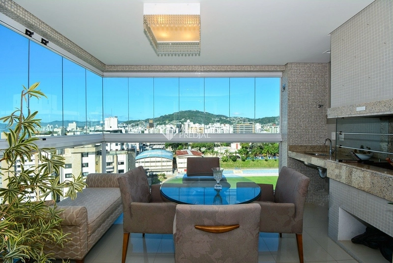 Apartamento de alto padrão próximo à Beira-Mar Norte | Vista para o mar | Centro de Florianópolis: 3ª foto da galeria de imagens do imóvel