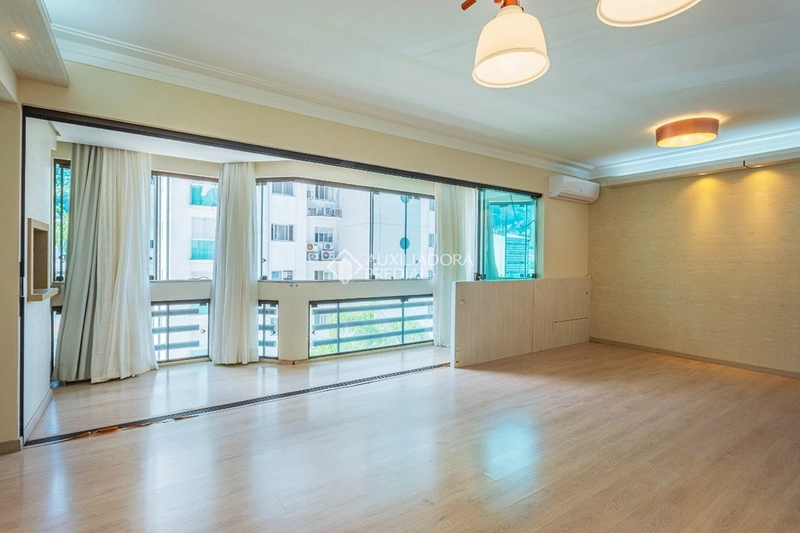 Apartamento 3 dormitórios com suíte no Centro de Florianópolis – 110 m², 2 vagas e sacada com churrasqueira: 4ª foto da galeria de imagens do imóvel