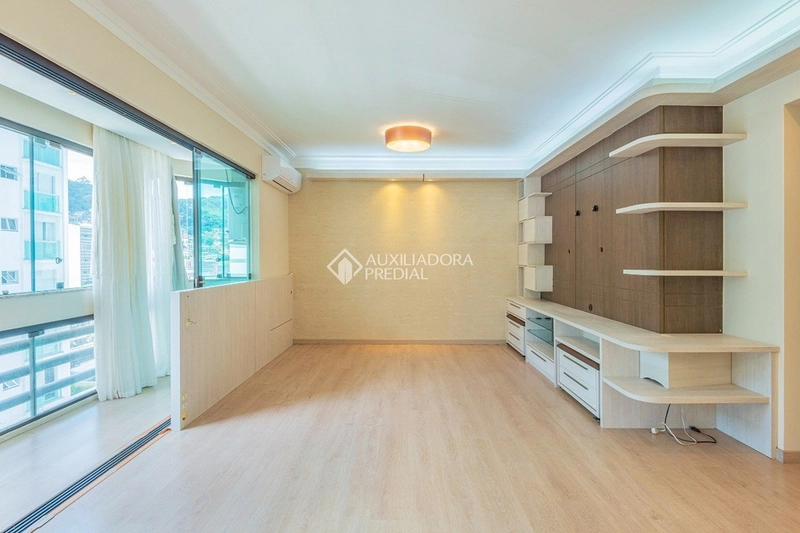 Apartamento 3 dormitórios com suíte no Centro de Florianópolis – 110 m², 2 vagas e sacada com churrasqueira: 2ª foto da galeria de imagens do imóvel