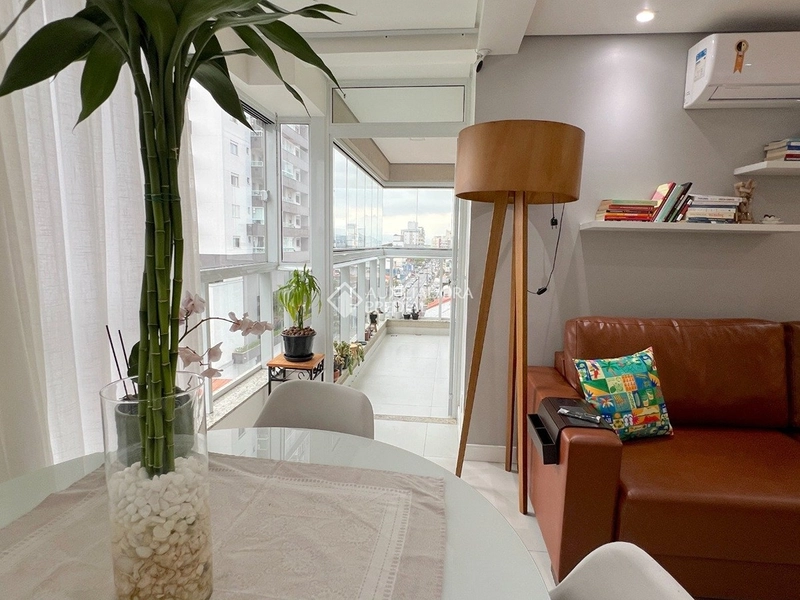 Apartamento finamente mobiliado à venda no Kobrasol | 3 dormitórios | 2 vagas | São José/SC: 3ª foto da galeria de imagens do imóvel