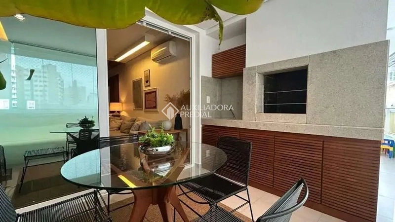 Apartamento 3 dormitórios com 2 suítes na Agronômica, a 50m da Beira-Mar Norte, 2 vagas + hobby box: 9ª foto da galeria de imagens do imóvel