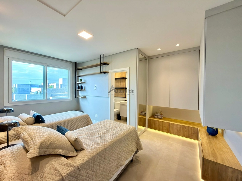 Sobrado mobiliado no Condomínio Blue com 4 dormitórios, espaço gourmet e living com pé-direito alto.: 30ª foto da galeria de imagens do imóvel