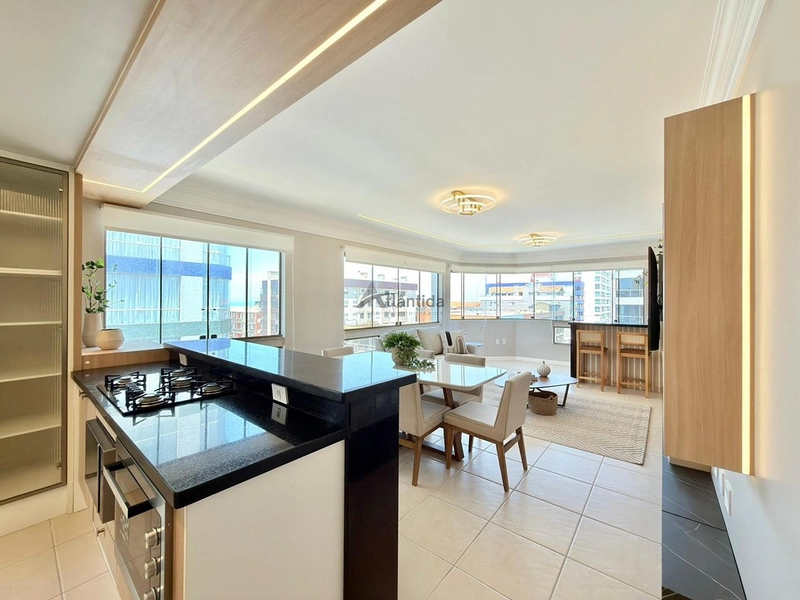 Apartamento de esquina no Centro de Capão da Canoa, com 3 dormitórios, sacada de frente, churrasqueira, vista eterna para o mar e serra, a apenas 1 quadra do mar.: 16ª foto da galeria de imagens do imóvel