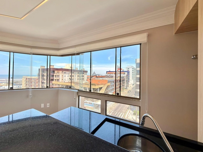 Apartamento de esquina no Centro de Capão da Canoa, com 3 dormitórios, sacada de frente, churrasqueira, vista eterna para o mar e serra, a apenas 1 quadra do mar.: 29ª foto da galeria de imagens do imóvel