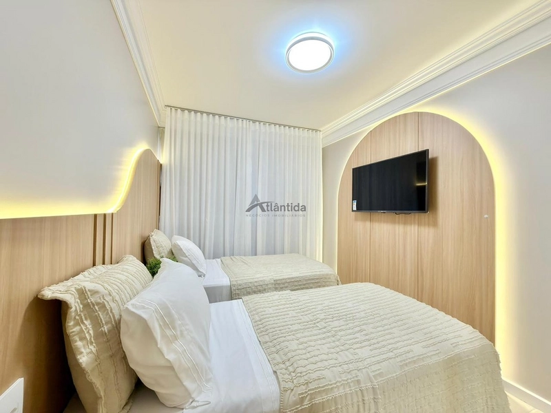 Apartamento de esquina no Centro de Capão da Canoa, com 3 dormitórios, sacada de frente, churrasqueira, vista eterna para o mar e serra, a apenas 1 quadra do mar.: 32ª foto da galeria de imagens do imóvel