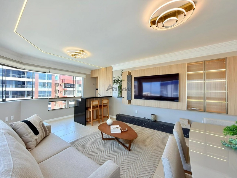 Apartamento de esquina no Centro de Capão da Canoa, com 3 dormitórios, sacada de frente, churrasqueira, vista eterna para o mar e serra, a apenas 1 quadra do mar.: 9ª foto da galeria de imagens do imóvel