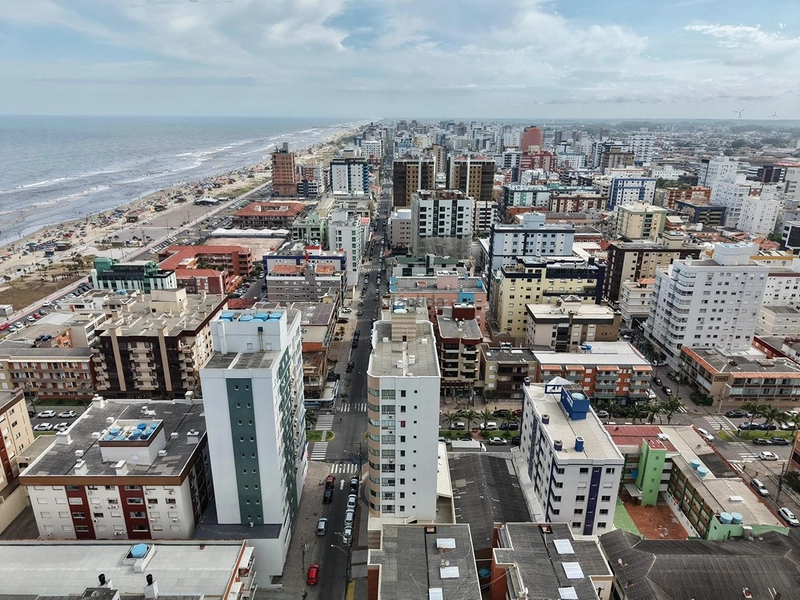 Apartamento de esquina no Centro de Capão da Canoa, com 3 dormitórios, sacada de frente, churrasqueira, vista eterna para o mar e serra, a apenas 1 quadra do mar.: 27ª foto da galeria de imagens do imóvel