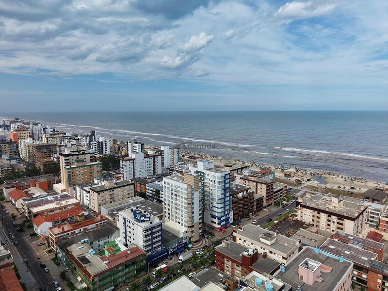 Apartamento de esquina no Centro de Capão da Canoa, com 3 dormitórios, sacada de frente, churrasqueira, vista eterna para o mar e serra, a apenas 1 quadra do mar.: 11ª foto da galeria de imagens do imóvel