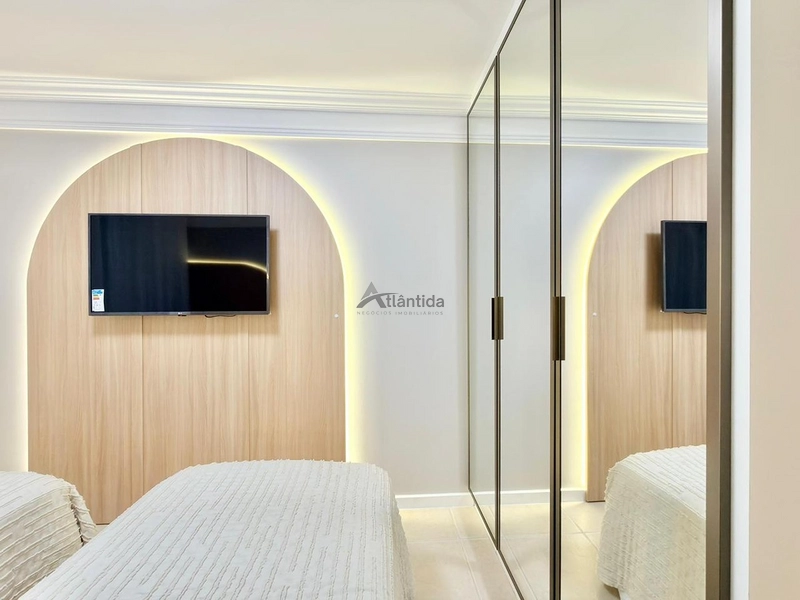 Apartamento de esquina no Centro de Capão da Canoa, com 3 dormitórios, sacada de frente, churrasqueira, vista eterna para o mar e serra, a apenas 1 quadra do mar.: 22ª foto da galeria de imagens do imóvel