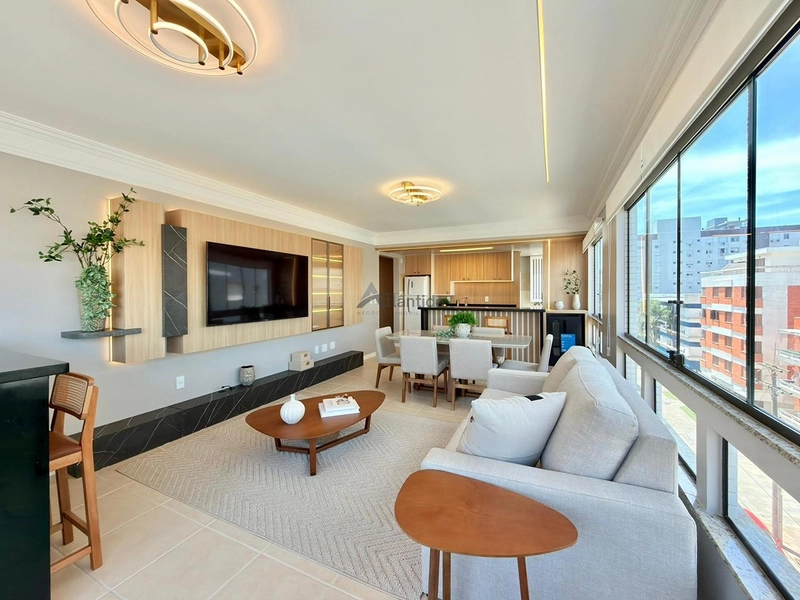 Apartamento de esquina no Centro de Capão da Canoa, com 3 dormitórios, sacada de frente, churrasqueira, vista eterna para o mar e serra, a apenas 1 quadra do mar.: 18ª foto da galeria de imagens do imóvel