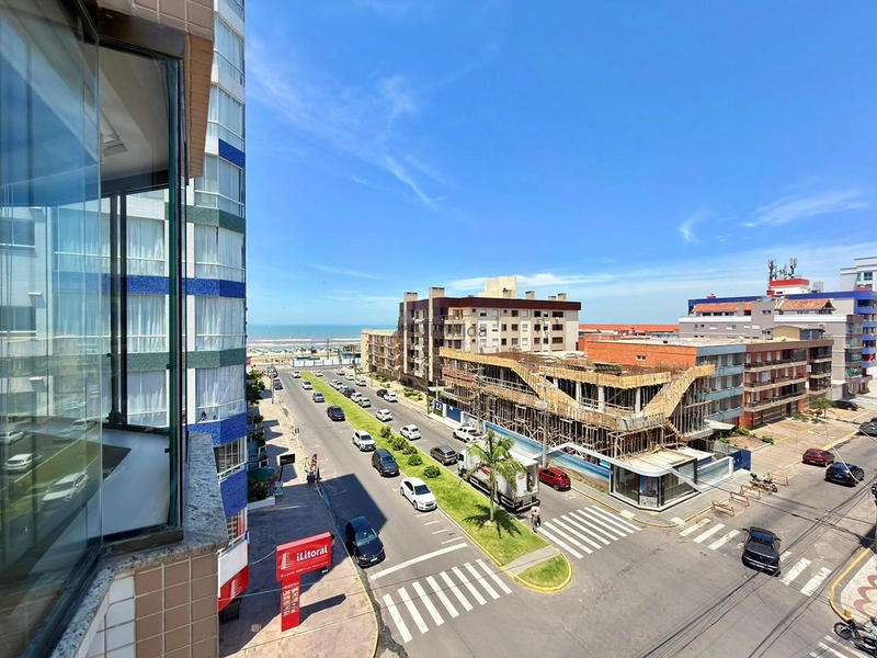 Apartamento de esquina no Centro de Capão da Canoa, com 3 dormitórios, sacada de frente, churrasqueira, vista eterna para o mar e serra, a apenas 1 quadra do mar.: 10ª foto da galeria de imagens do imóvel