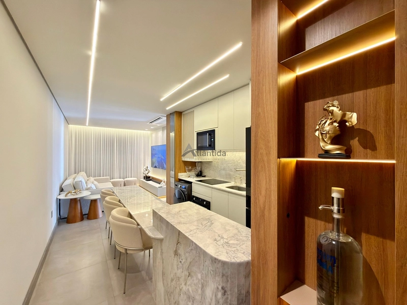 Apartamento no Livin Resort Atlântida com 2 dormitórios, sacada de frente com vista para o mar, mobiliado e decorado, climatização completa e box duplo.: 3ª foto da galeria de imagens do imóvel