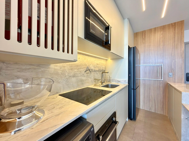 Apartamento no Livin Resort Atlântida com 2 dormitórios, sacada de frente com vista para o mar, mobiliado e decorado, climatização completa e box duplo.: 9ª foto da galeria de imagens do imóvel