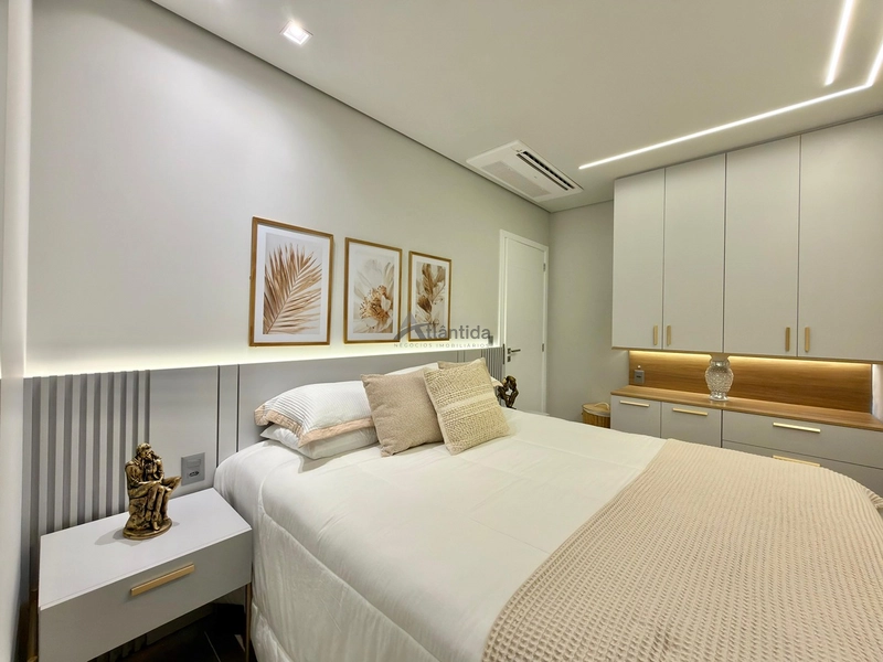 Apartamento no Livin Resort Atlântida com 2 dormitórios, sacada de frente com vista para o mar, mobiliado e decorado, climatização completa e box duplo.: 17ª foto da galeria de imagens do imóvel