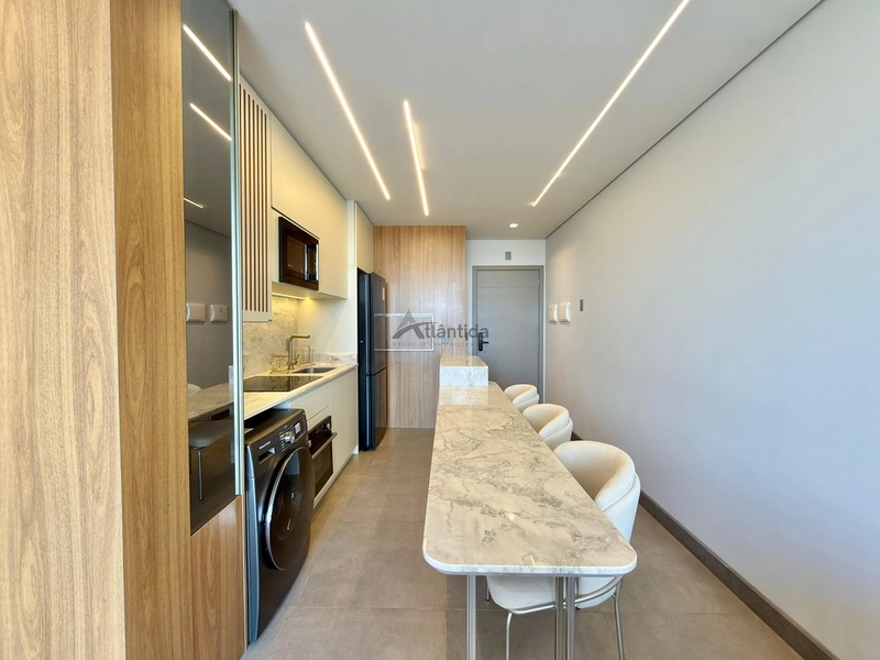 Apartamento no Livin Resort Atlântida com 2 dormitórios, sacada de frente com vista para o mar, mobiliado e decorado, climatização completa e box duplo.: 8ª foto da galeria de imagens do imóvel