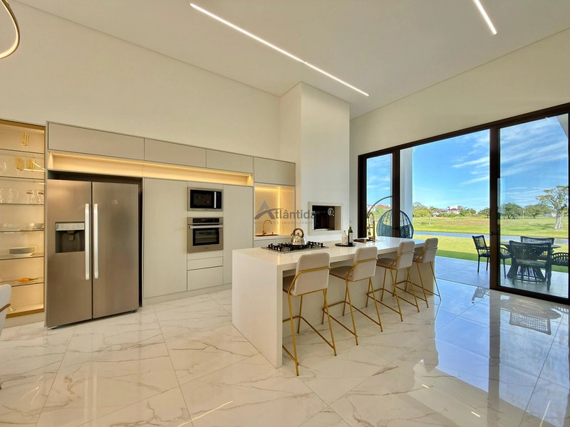 Casa no Condomínio Green Village com 4 suítes, lote de 902,70 m², mobiliada e decorada, com placas solares, vista para o lago e campo de golfe.: 11ª foto da galeria de imagens do imóvel