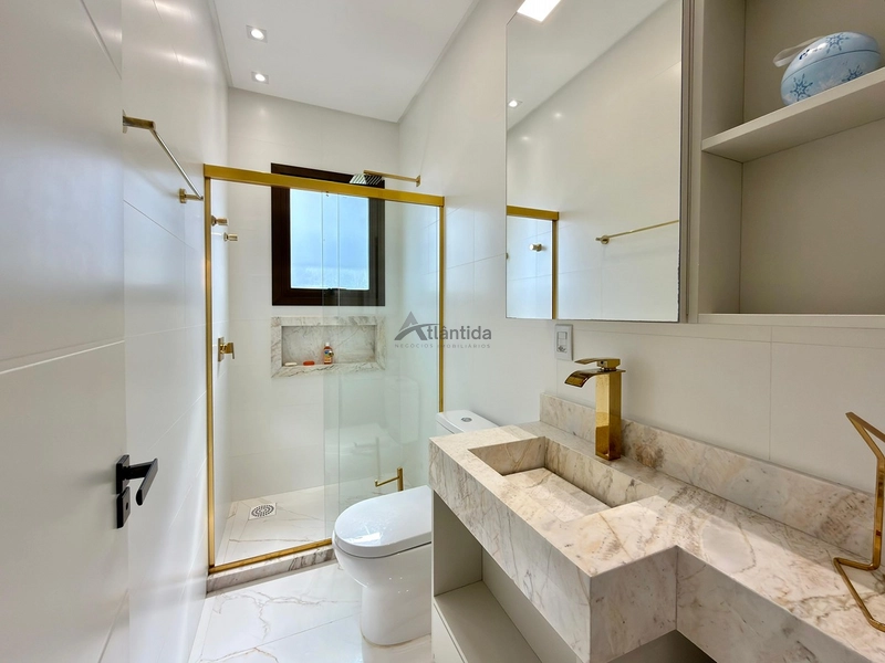 Casa no Condomínio Green Village com 4 suítes, lote de 902,70 m², mobiliada e decorada, com placas solares, vista para o lago e campo de golfe.: 27ª foto da galeria de imagens do imóvel