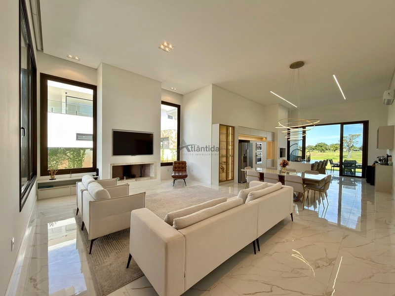Casa no Condomínio Green Village com 4 suítes, lote de 902,70 m², mobiliada e decorada, com placas solares, vista para o lago e campo de golfe.: 9ª foto da galeria de imagens do imóvel
