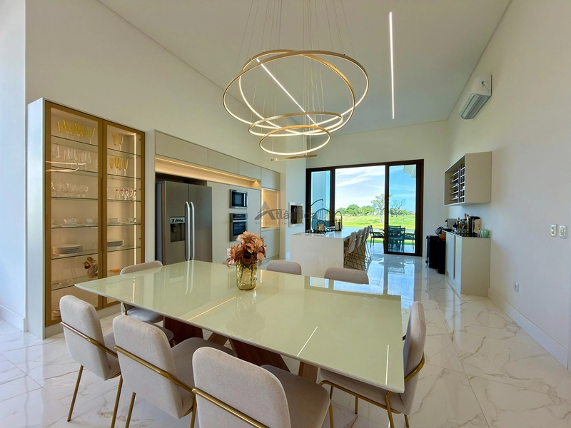 Casa no Condomínio Green Village com 4 suítes, lote de 902,70 m², mobiliada e decorada, com placas solares, vista para o lago e campo de golfe.: 10ª foto da galeria de imagens do imóvel