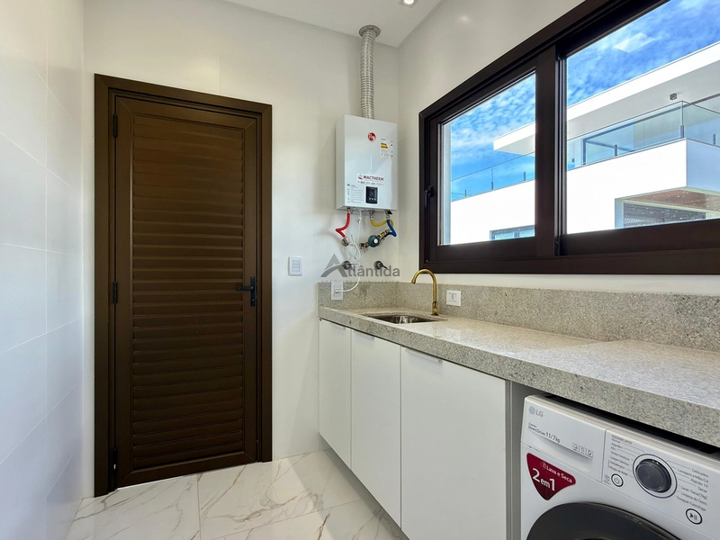 Casa no Condomínio Green Village com 4 suítes, lote de 902,70 m², mobiliada e decorada, com placas solares, vista para o lago e campo de golfe.: 24ª foto da galeria de imagens do imóvel