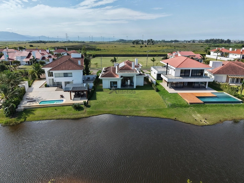Casa no Condomínio Green Village com 4 suítes, lote de 902,70 m², mobiliada e decorada, com placas solares, vista para o lago e campo de golfe.: 38ª foto da galeria de imagens do imóvel